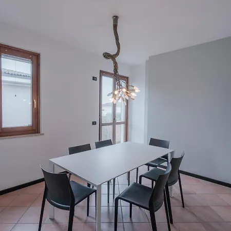Apartment Casa Mary Tre - Attico Con Terrazza A 2 Passi Dal Sirmione